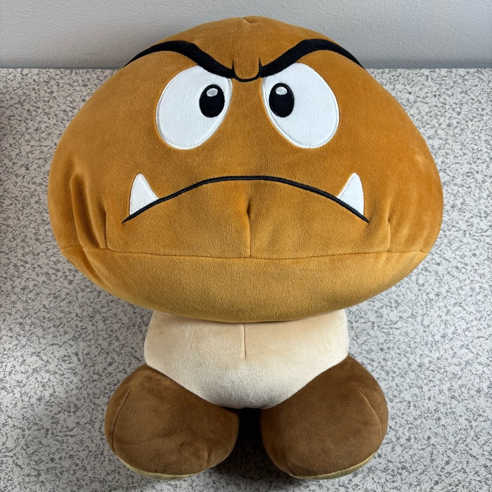 Nintendo Club Mocchi Mocchi Mega 16” Plush Goomba Large TOMY Super Mario 2023